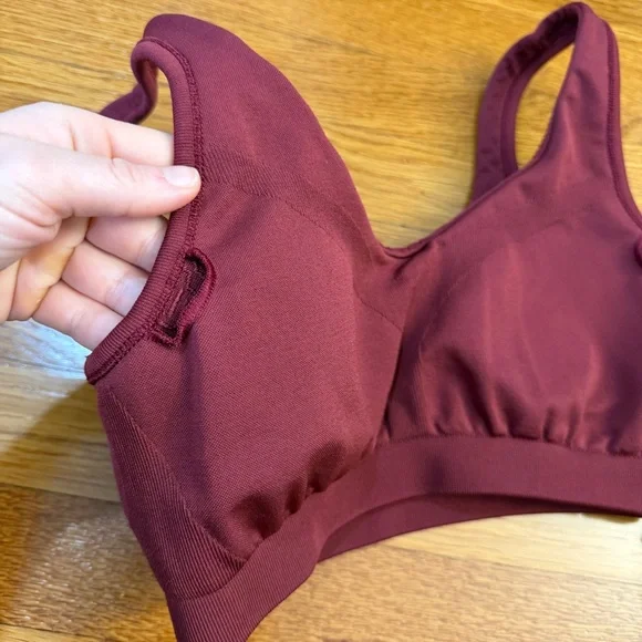Athleta Textured Knit Sports Bra in Burgundy Red - Size Medium - Picture 5 of 5